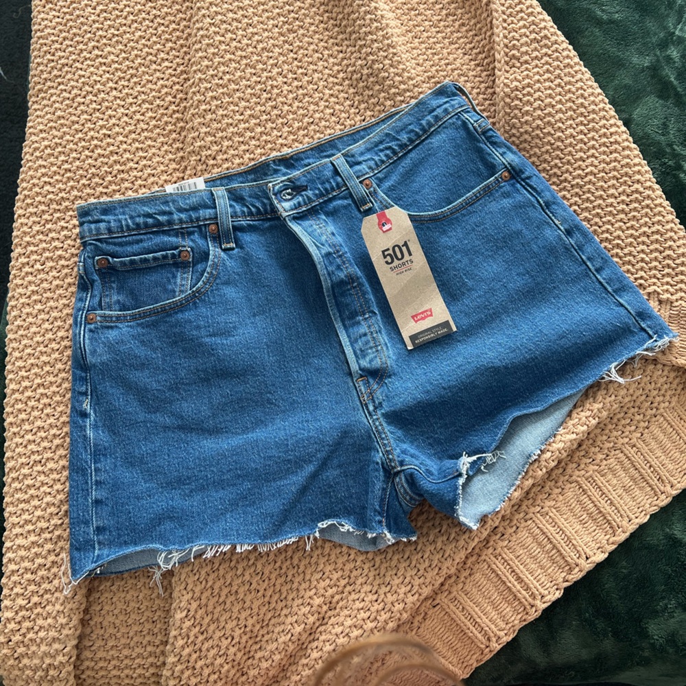 levi’s 501 high rise shorts !!